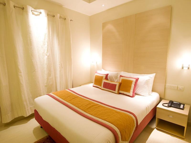 Avalon Courtyard Residence Suites Ню Делхи Екстериор снимка