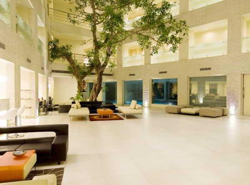Avalon Courtyard Residence Suites Ню Делхи Интериор снимка