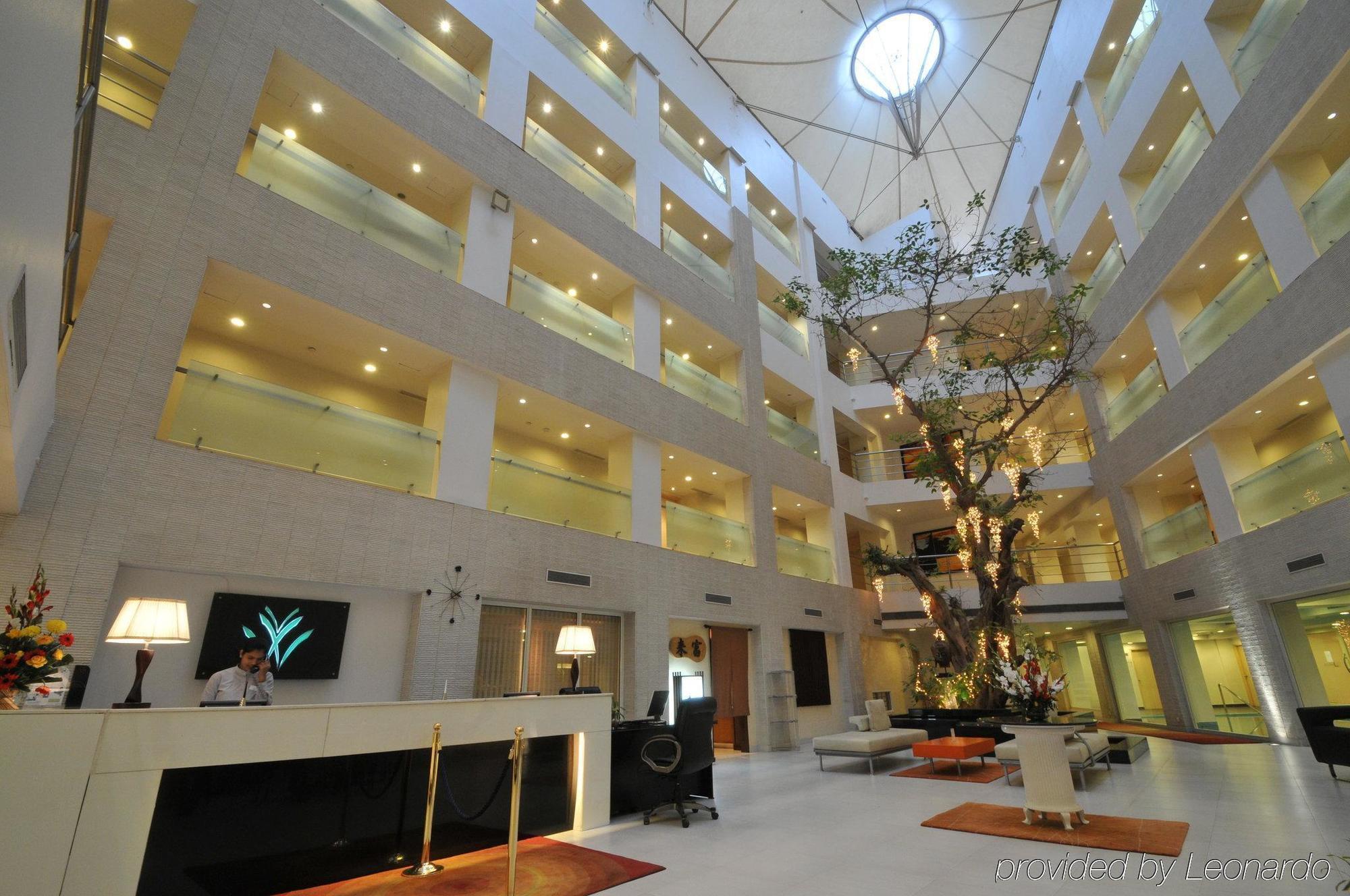 Avalon Courtyard Residence Suites Ню Делхи Интериор снимка