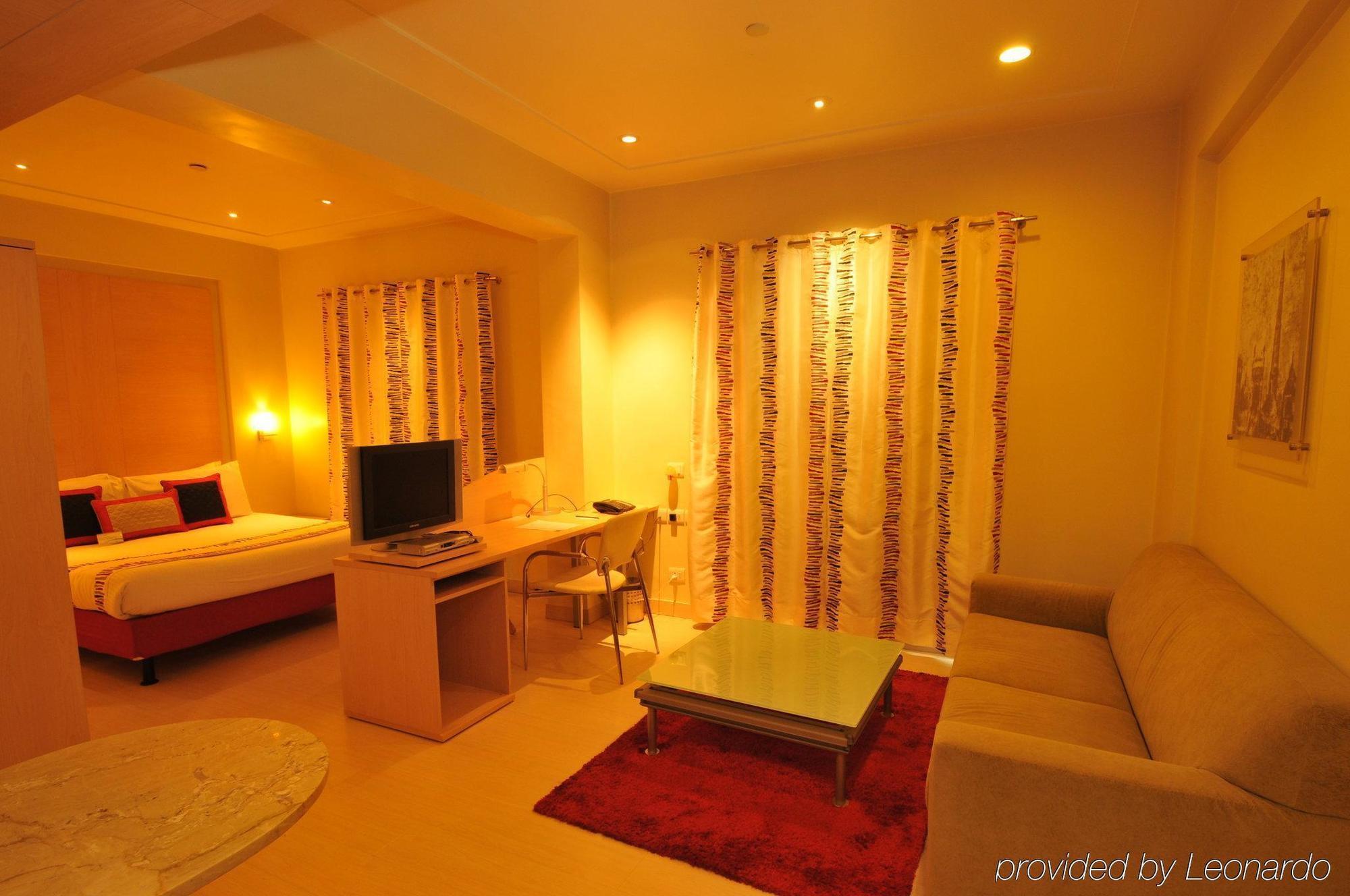 Avalon Courtyard Residence Suites Ню Делхи Стая снимка