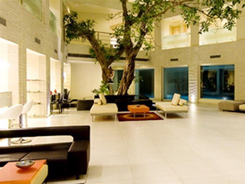 Avalon Courtyard Residence Suites Ню Делхи Екстериор снимка