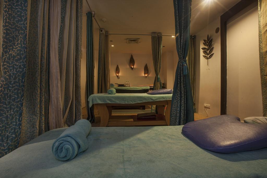 Avalon Courtyard Residence Suites Ню Делхи Екстериор снимка