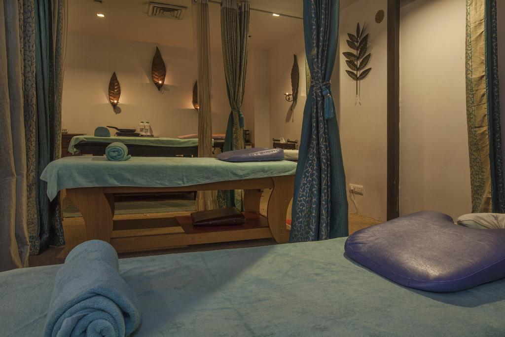 Avalon Courtyard Residence Suites Ню Делхи Екстериор снимка