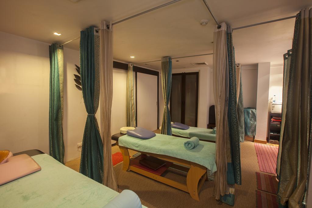 Avalon Courtyard Residence Suites Ню Делхи Екстериор снимка