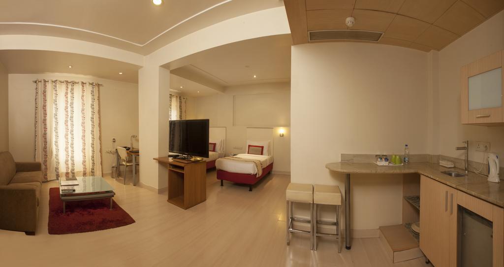 Avalon Courtyard Residence Suites Ню Делхи Екстериор снимка
