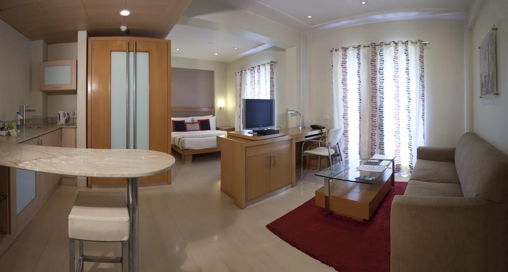 Avalon Courtyard Residence Suites Ню Делхи Екстериор снимка