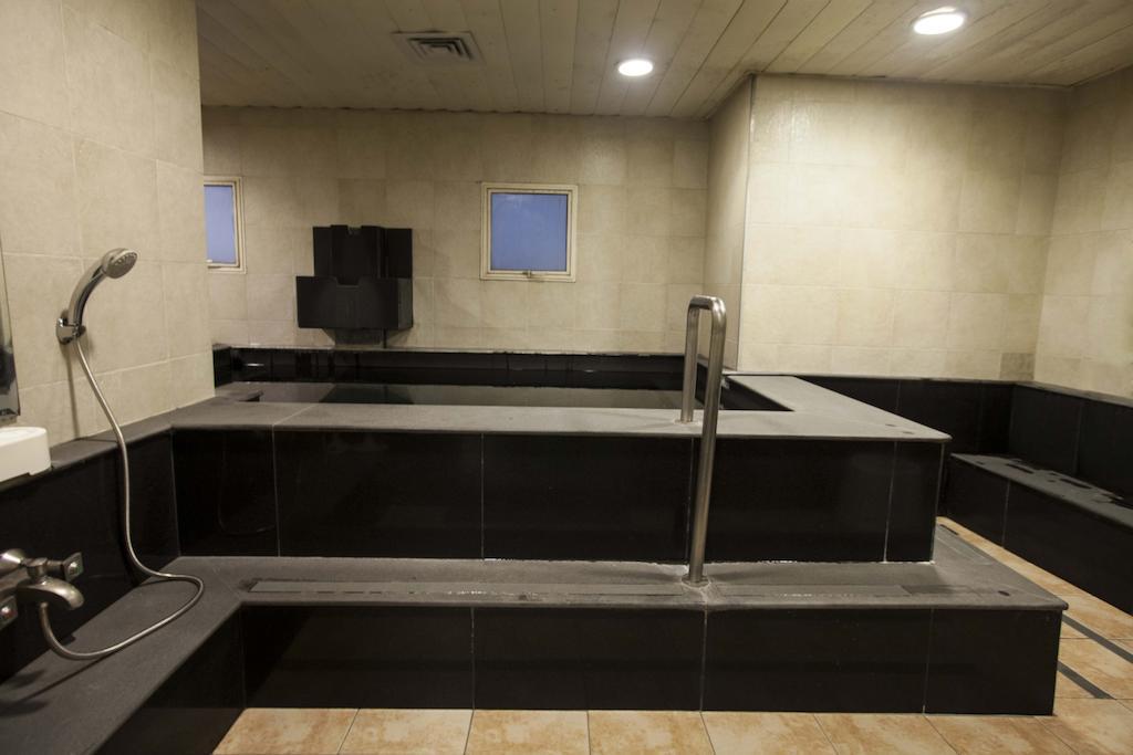 Avalon Courtyard Residence Suites Ню Делхи Екстериор снимка