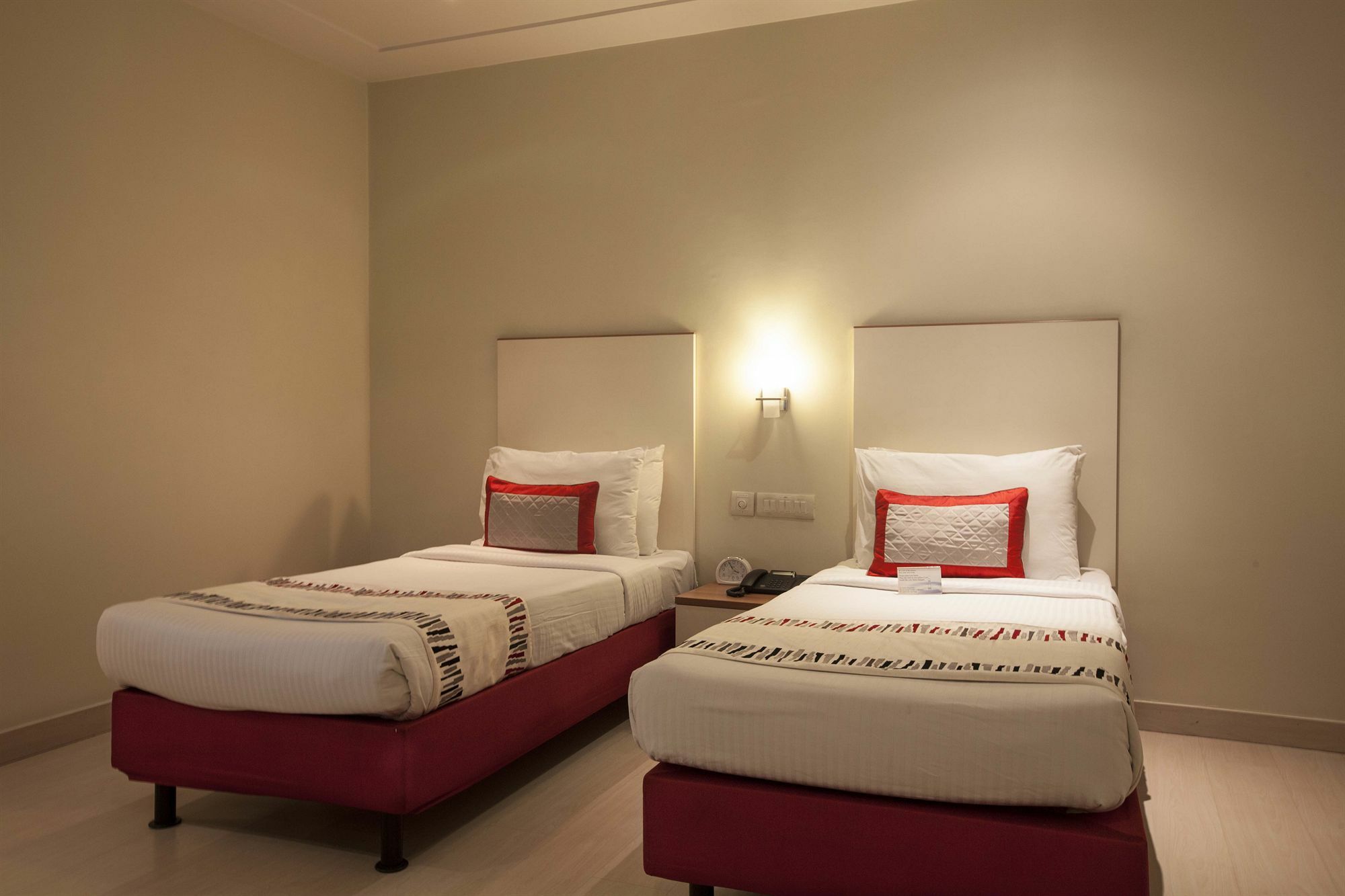 Avalon Courtyard Residence Suites Ню Делхи Екстериор снимка