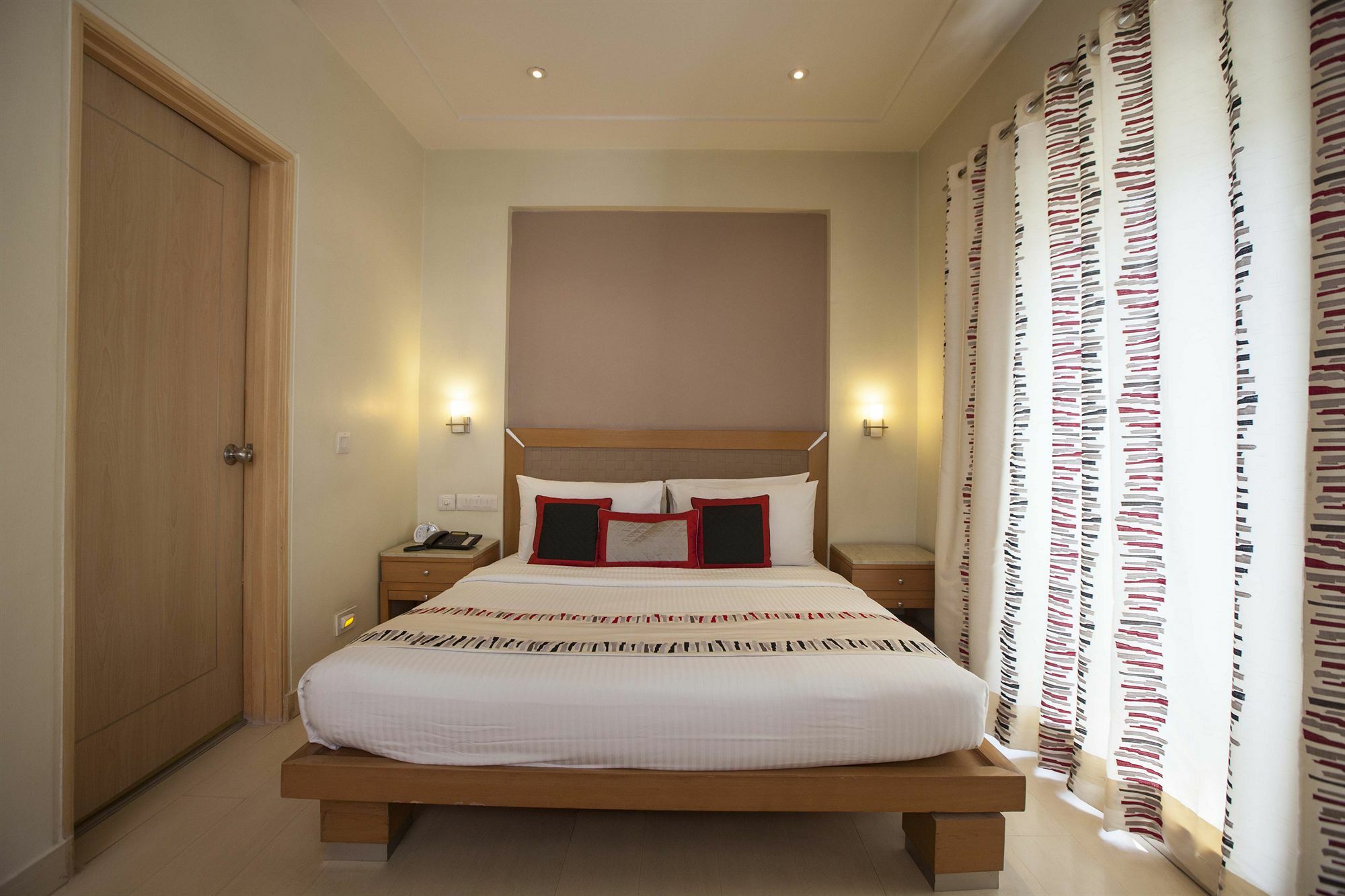 Avalon Courtyard Residence Suites Ню Делхи Екстериор снимка