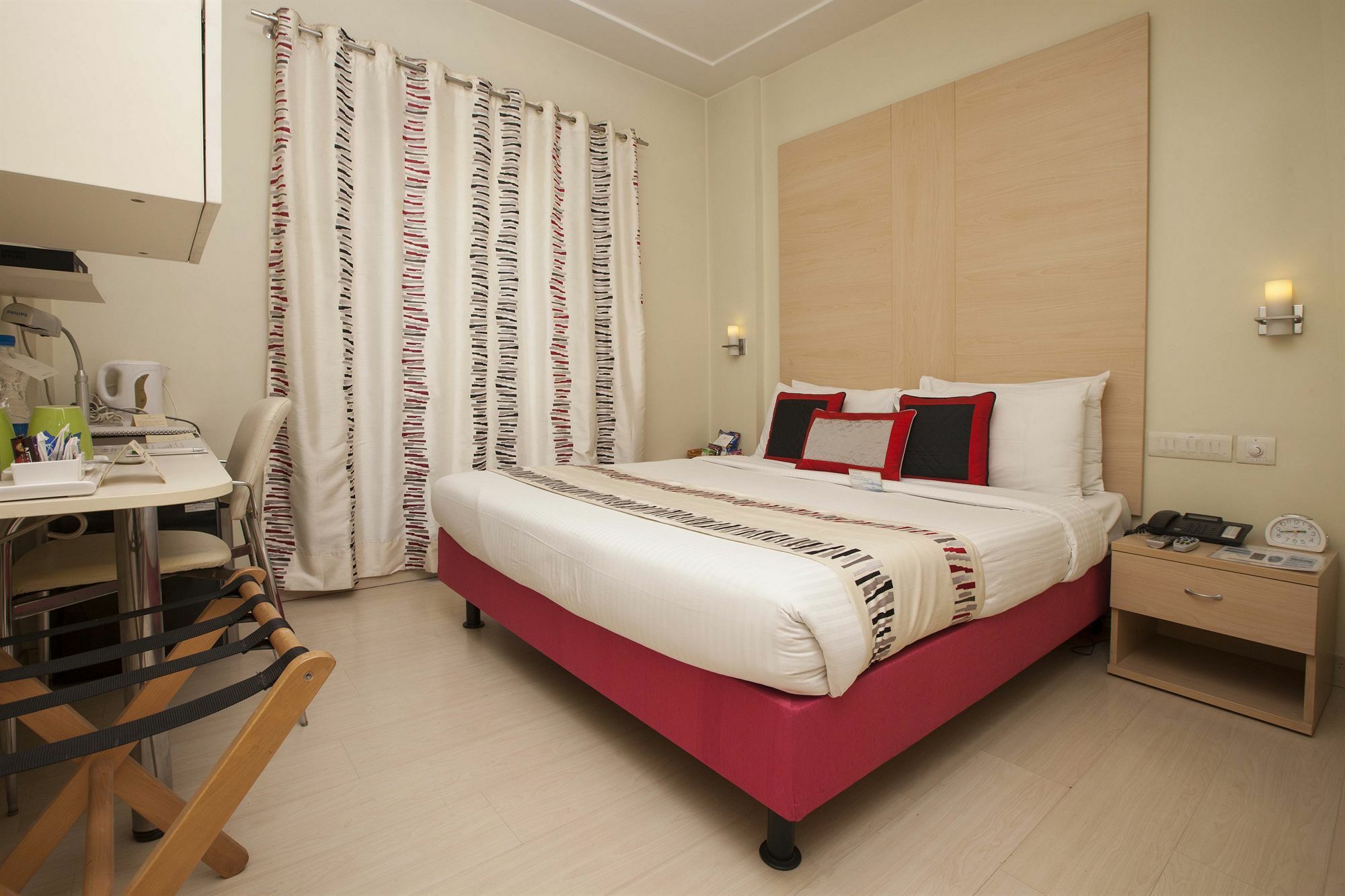 Avalon Courtyard Residence Suites Ню Делхи Екстериор снимка