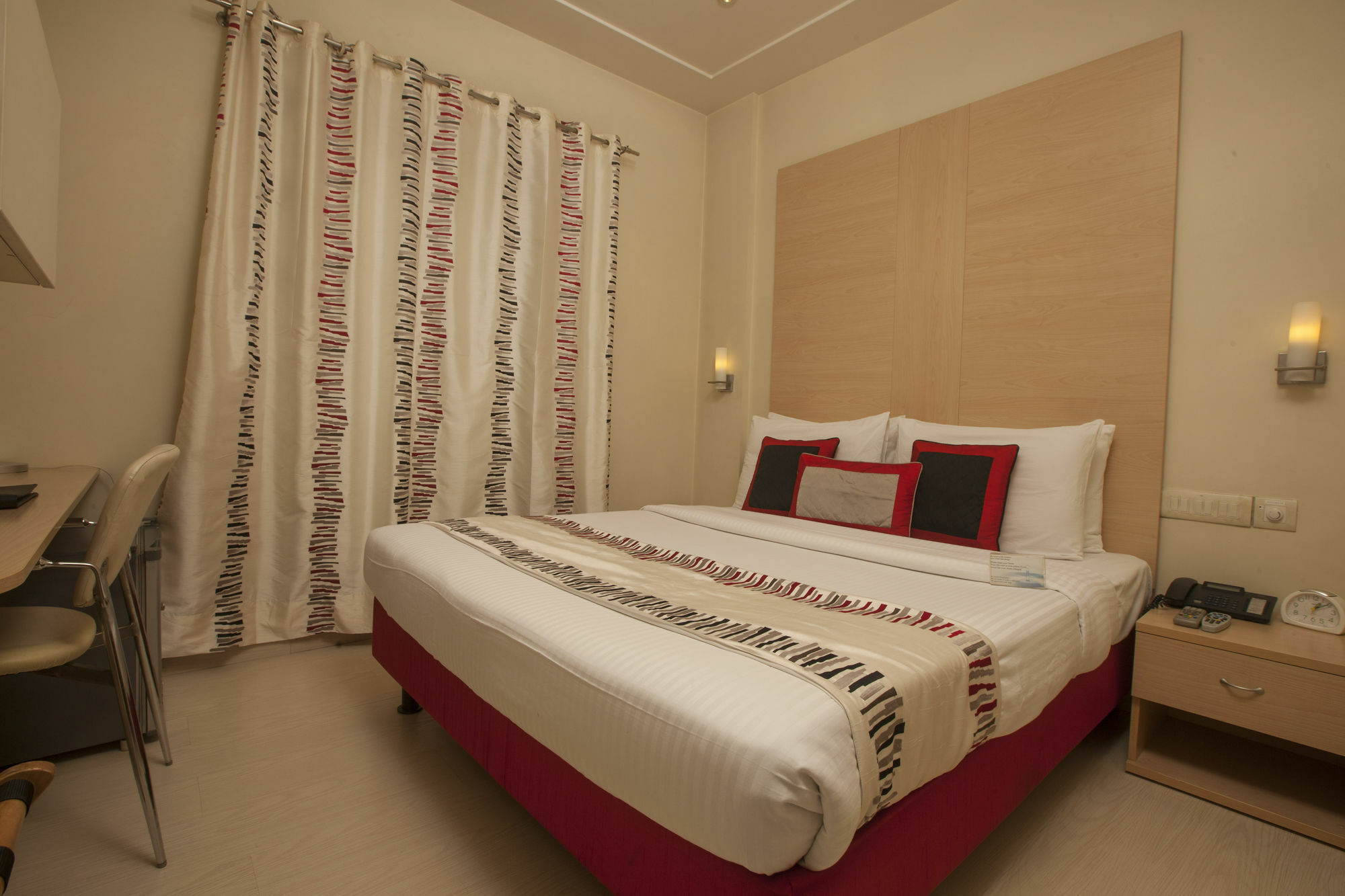 Avalon Courtyard Residence Suites Ню Делхи Екстериор снимка