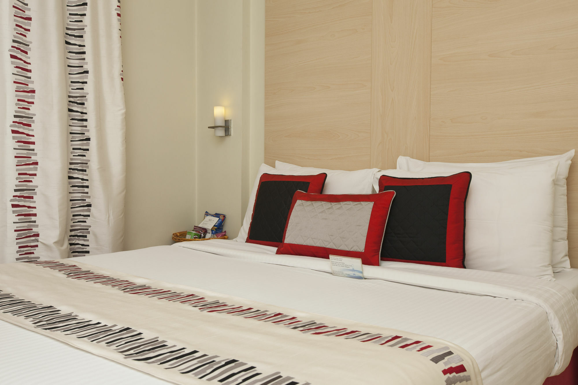 Avalon Courtyard Residence Suites Ню Делхи Екстериор снимка